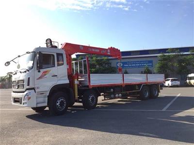 Xe tải 4 chân Dongfeng gắn cẩu 7 tấn Atom