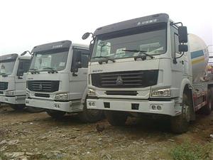 Trộn bê tông 10 khối Howo Sinotruk