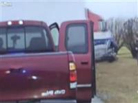 Container mất lái đâm cảnh sát lộn nhiều vòng