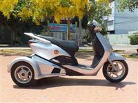 Honda Lead 3 bánh độc đáo cho người khuyết tật