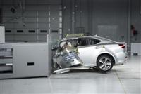 Xe Mercedes, Lexus, Audi bị chấm điểm an toàn kém