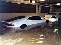 Lamborghini Huracan chìm nửa thân trong nước ngập