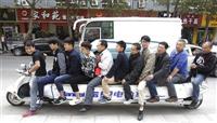 Scooter siêu dài mơ lập kỷ lục Guinness