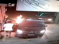 Trả giá khi ôtô đổ xăng không tắt máy