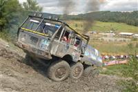 Xe tải 8 bánh trổ tài off-road