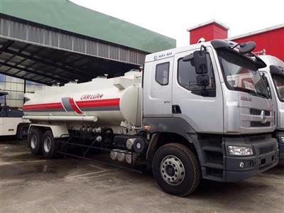 Xe xi téc chở xăng dầu 18 khối Chenglong