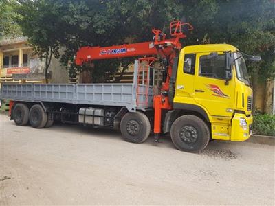 Xe 4 chân Dongfeng Hoàng Huy gắn cẩu 8 tấn Kanglim