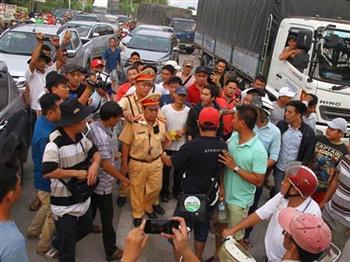 Năm 2017: Những quy định chấm dứt tranh cãi lỗi giữa tài xế Việt và CSGT