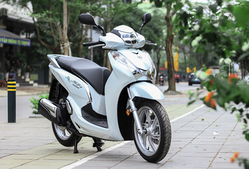 honda-sh-300i-them-ban-the-thao-gia-249-trieu-tai-viet-nam-1