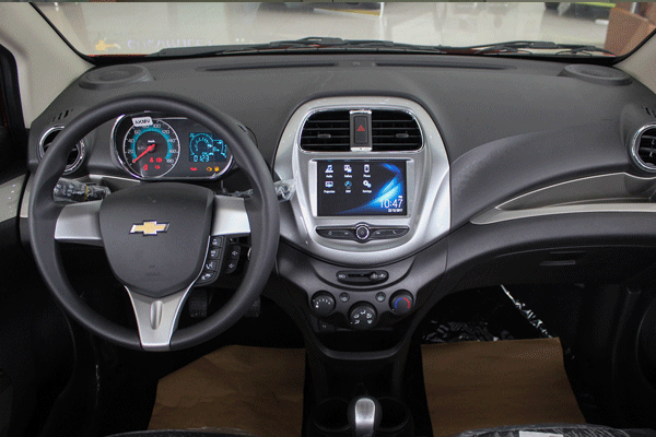 Chevrolet Spark LT giá 389 triệu 2