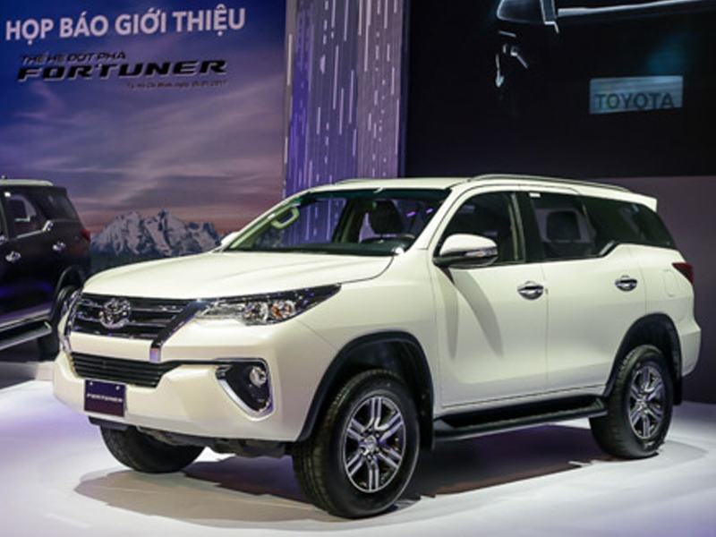 Giá xe Toyota Fortuner tháng 7/2018
