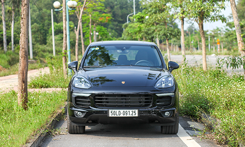porsche-cayenne-platinum-xe-choi-tien-ty-o-viet-nam