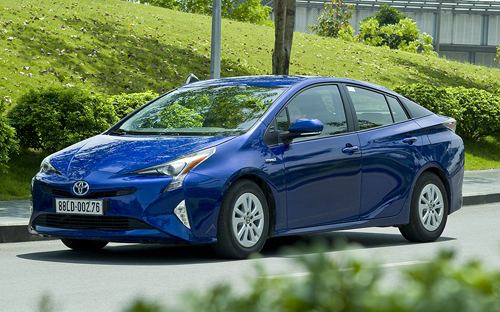 toyota-ruc-rich-ban-prius-tai-viet-nam