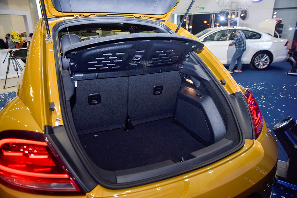 con-bo-volkswagen-beetle-dune-gia-1-47-ty-cho-khach-viet-4