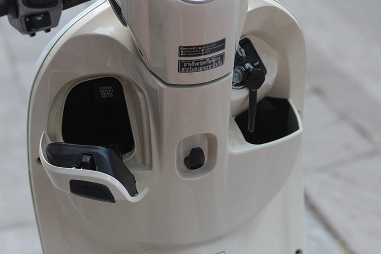 honda-scoopy-i-the-he-moi-gia-60-trieu-dong-ve-viet-nam-dot-dau-4