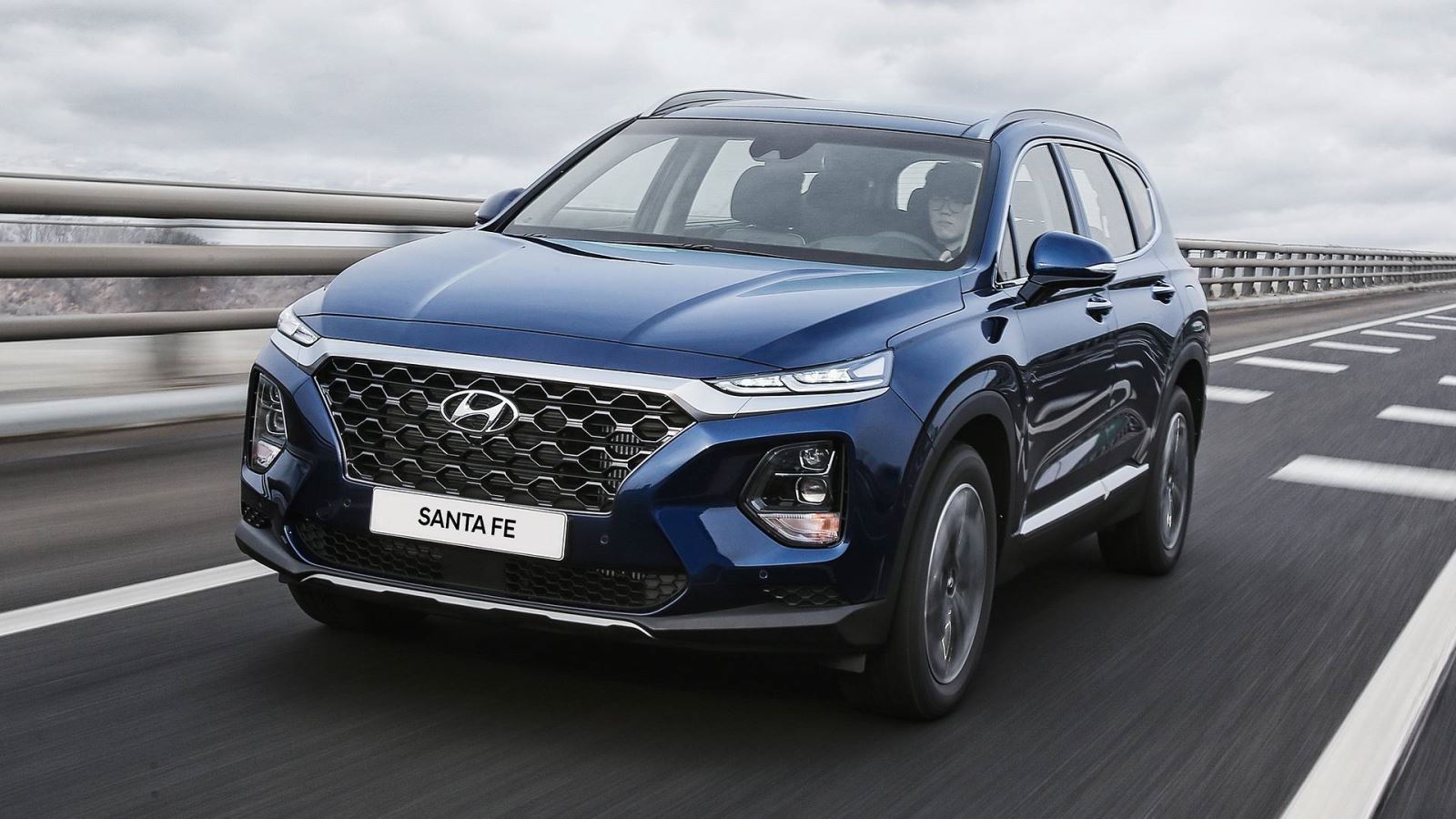 Hyundai Santa Fe giá từ 25.500 USD tại Mỹ 1