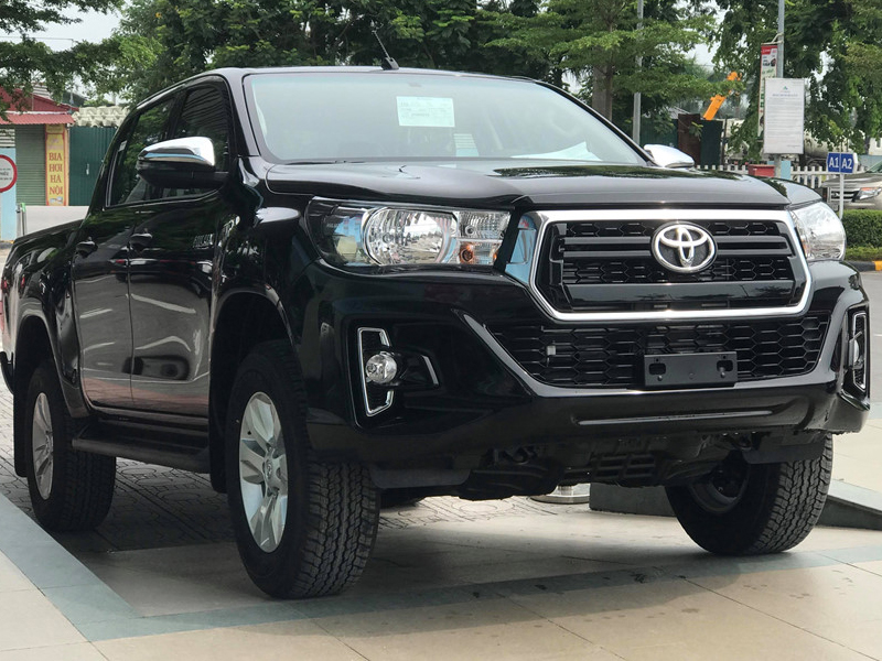 toyota-hilux-2018-o-at-ve-viet-nam 1