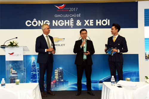 hơn 70 người yêu xe tham gia hội thảo Công nghệ và Ôtô - thảo luận về vấn đề công nghệ đã thay đổi ngành ôtô thế nào qua những đề tài thú vị